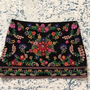 Embroidered mini skirt
